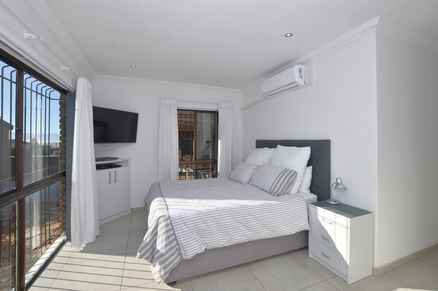 3 Bedroom Property for Sale in Everglen Western Cape